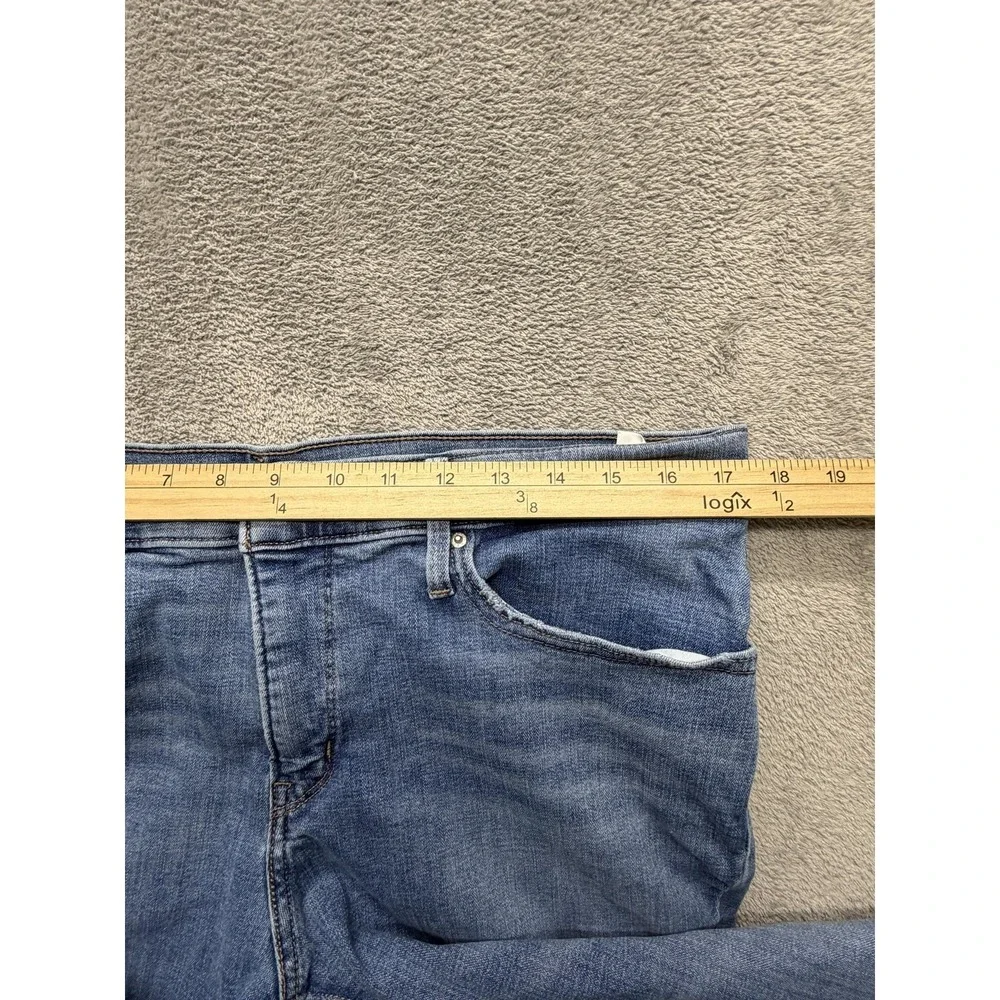 Levi's 311 Jeans‎ Womens Measured 35x23 Light Wash Shaping Skinny Capri